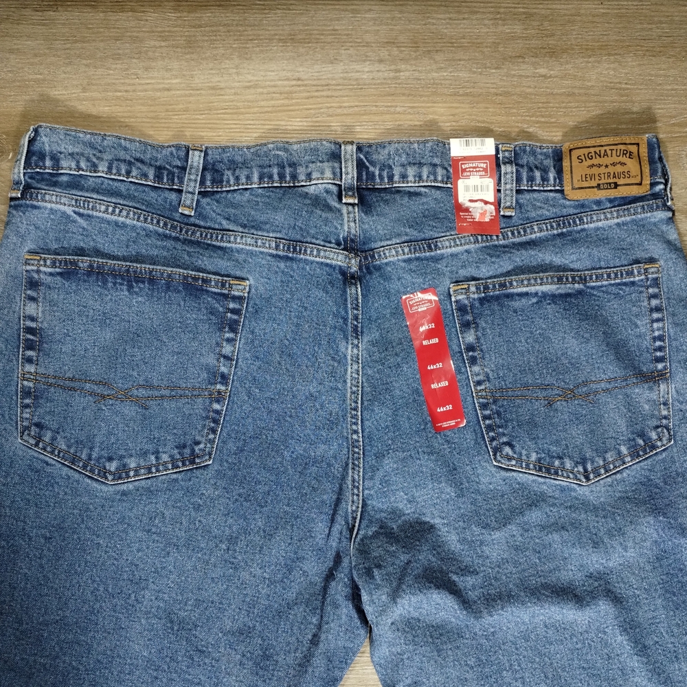 Levi's Signature Flex Gold Relaxed Fit 46 32 Blue Casual Denim Jeans - Picture 2 of 6